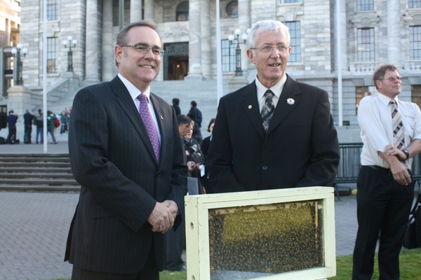 Federated Farmers Bees spokesperson, John Hartnell and National Beekeepers Association chief executive, Jim Edwards